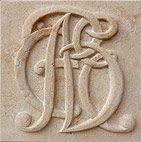 Relief Buchstabenstein
